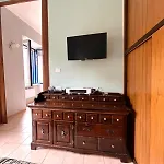 Fiuggiamo House פיוג'י